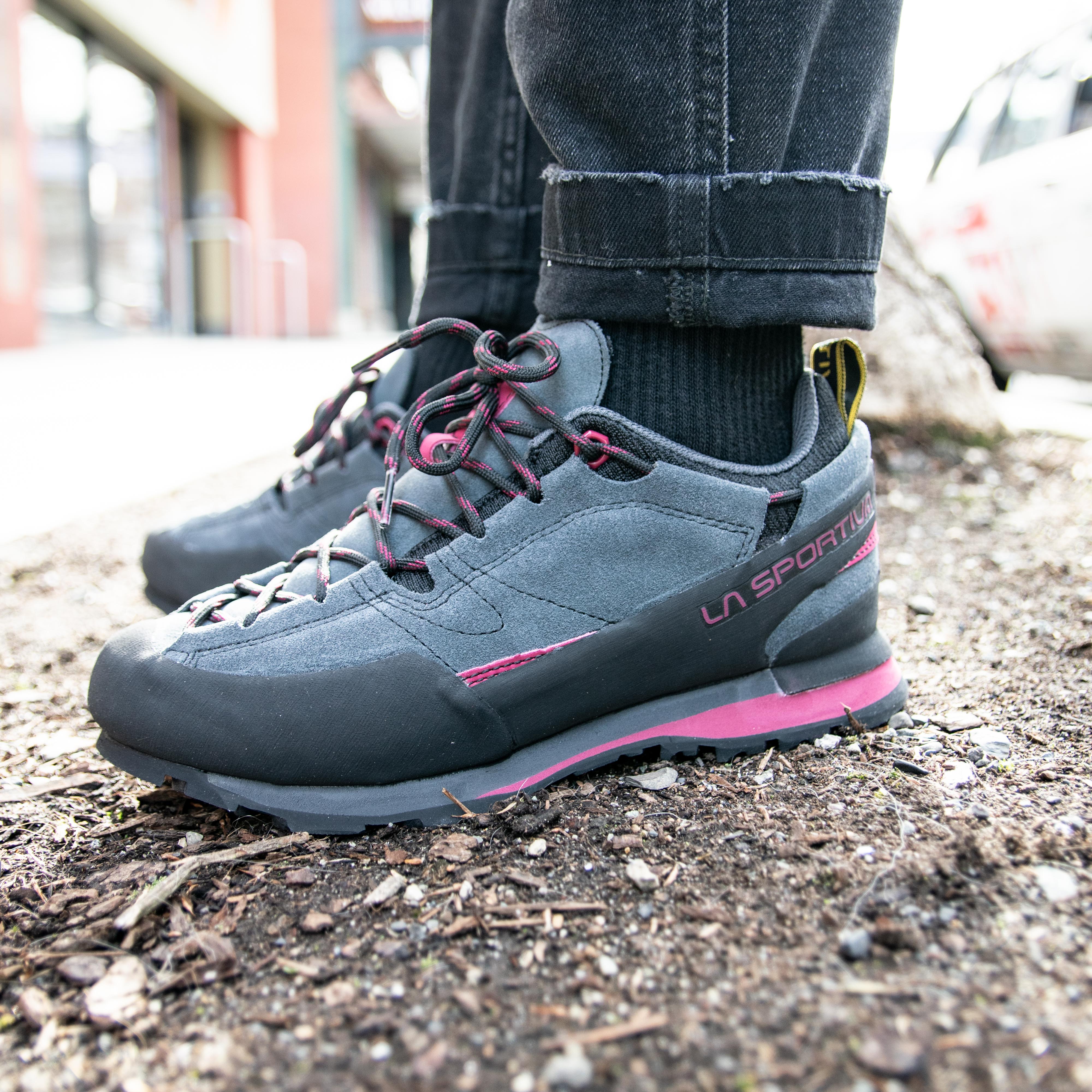 Key features of an approach shoe