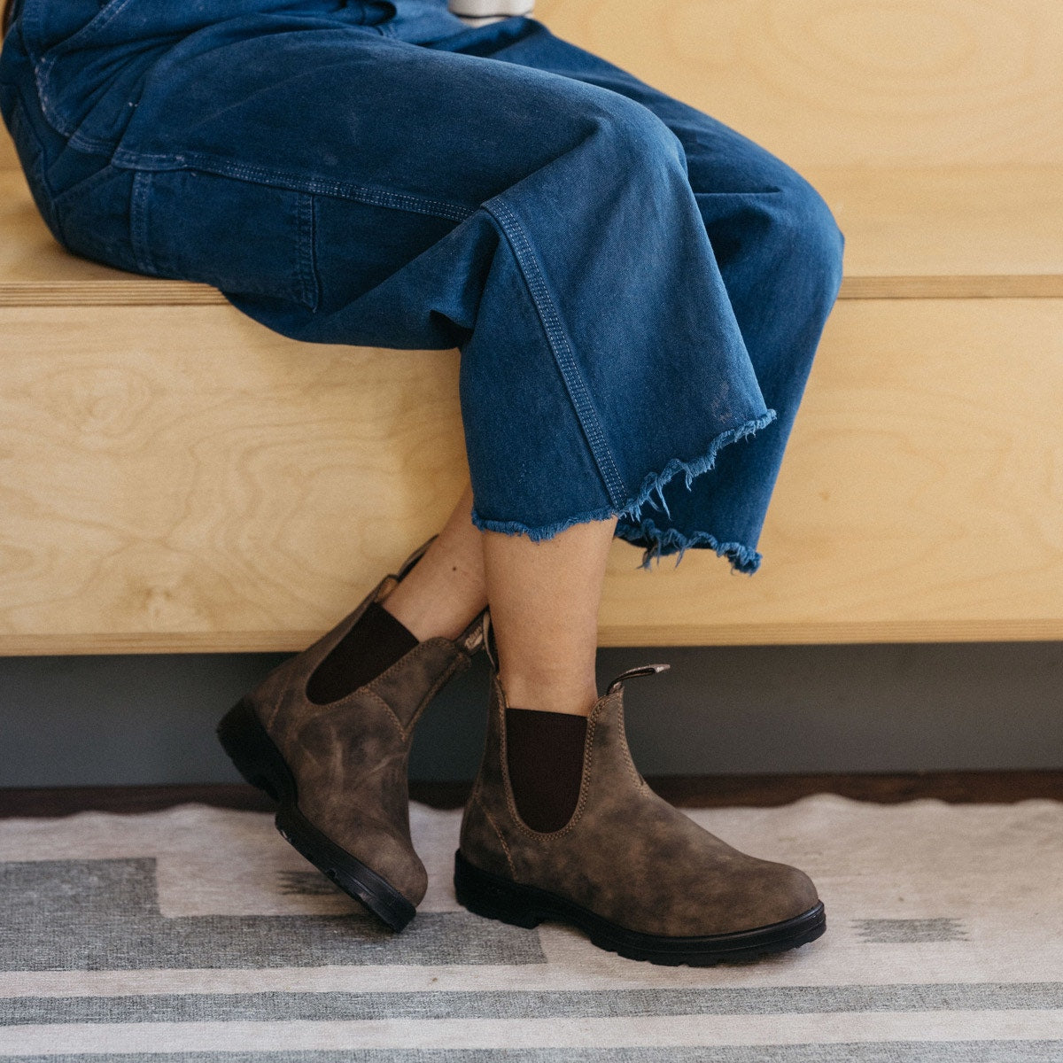 Classic 585 Chelsea Boot