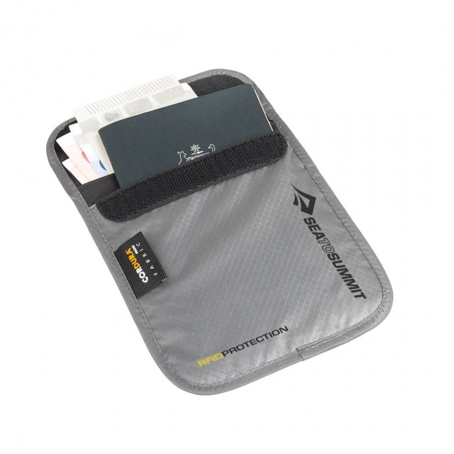 Travelling Light Neck Pouch RFID